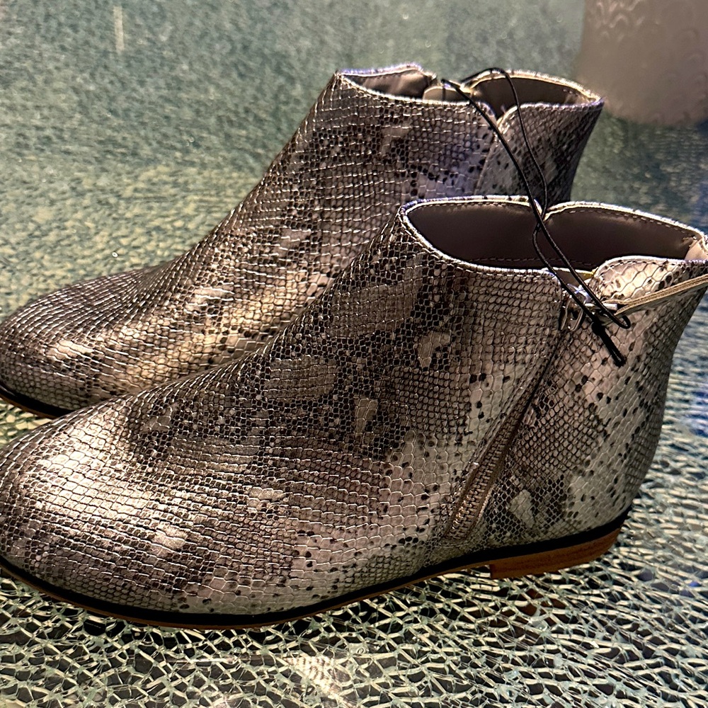 Cat & Jack Snakeskin Patterned Boots - Picture 1 of 4
